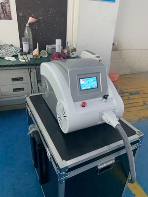 Φορητό Nd YAG Laser Q Switch Γεννητικό σημάδι Χλοασμά Πιγματικό Απομάκρυνση Τατουάζ Μαλλιάς Καλλυντική Μηχανή
