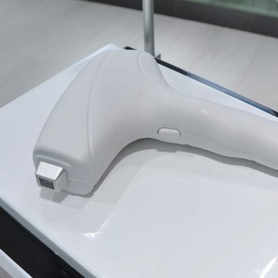 Μηχανή αποτρίχωσης λέιζερ 808nm με 450W-600W ισχύ και 10 εκατομμύρια βολές για μόνιμη αποτρίχωση